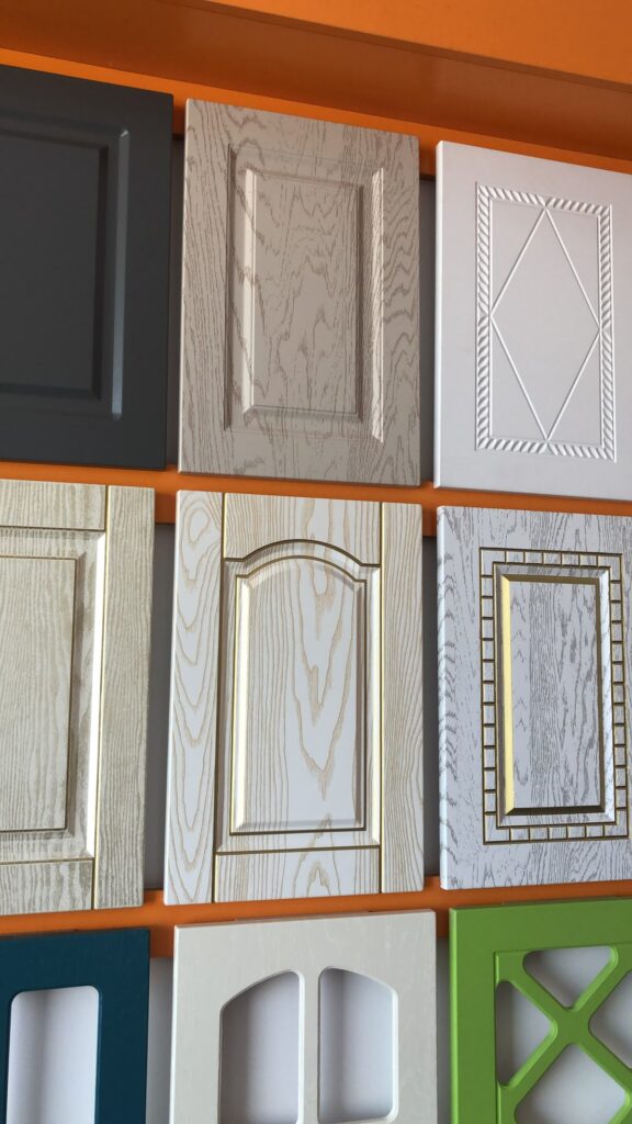 کابینت ممبران در یزد؛ مزایا، معایب و قیمت اجرا | راهنمای سفارش کابینت ممبران